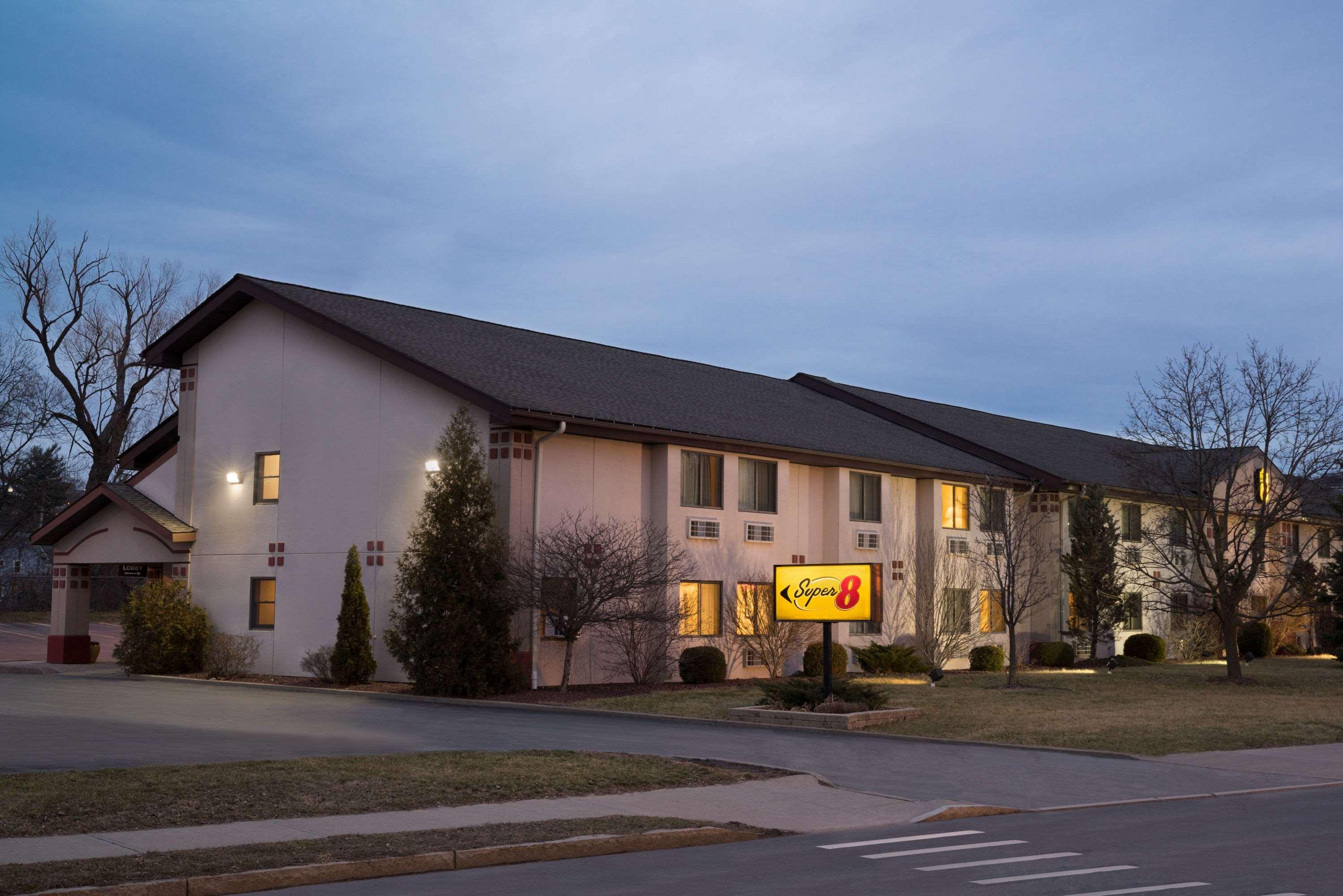 Super 8 By Wyndham Ithaca Hotel Exterior photo