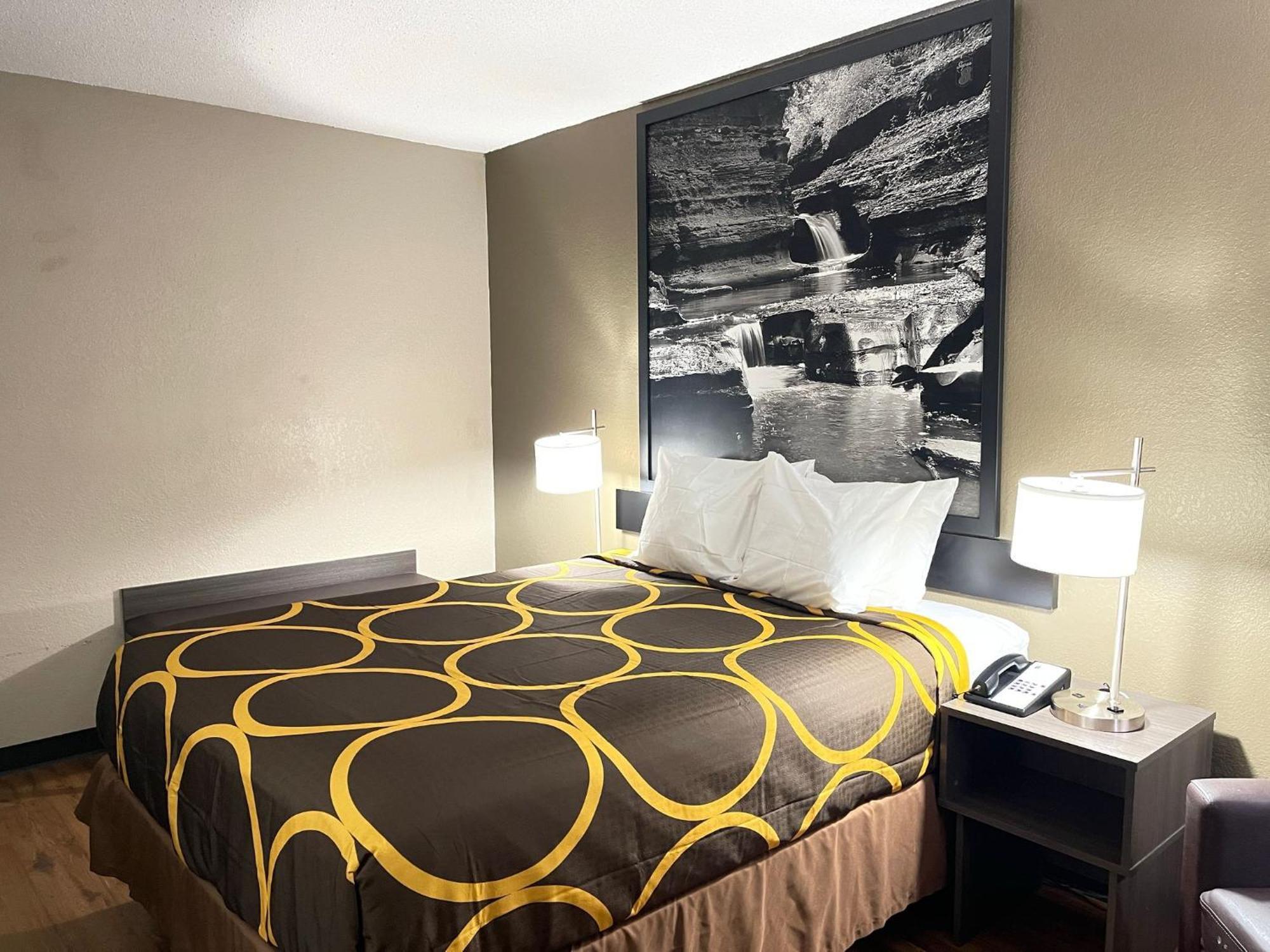 Super 8 By Wyndham Ithaca Hotel Exterior photo