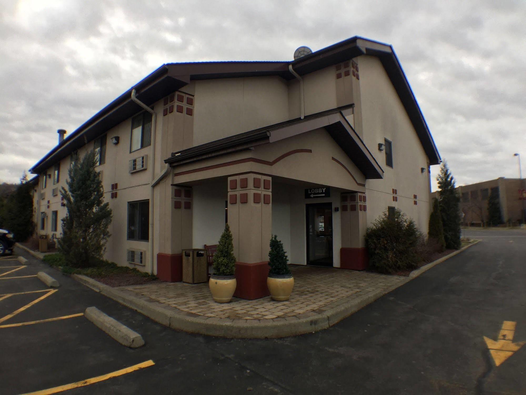 Super 8 By Wyndham Ithaca Hotel Exterior photo